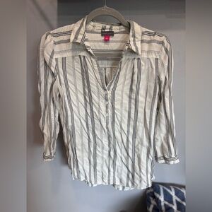 Vince Camuto Striped Popover Blouse White Gray Button V-Neck Size Small
